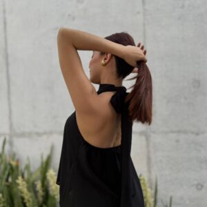 Blusa elegante con moño y escote en la espalda Cód:6106